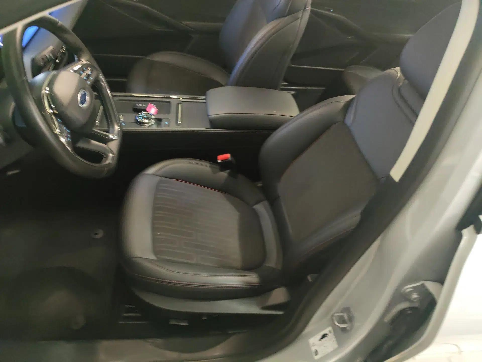 Ford Mondeo 2023 EcoBoost 180 Luxury Model — миниатюра 8