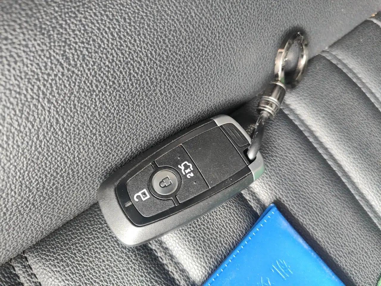 Ford Mondeo 2020 EcoBoost 200 Luxury Model — миниатюра 9