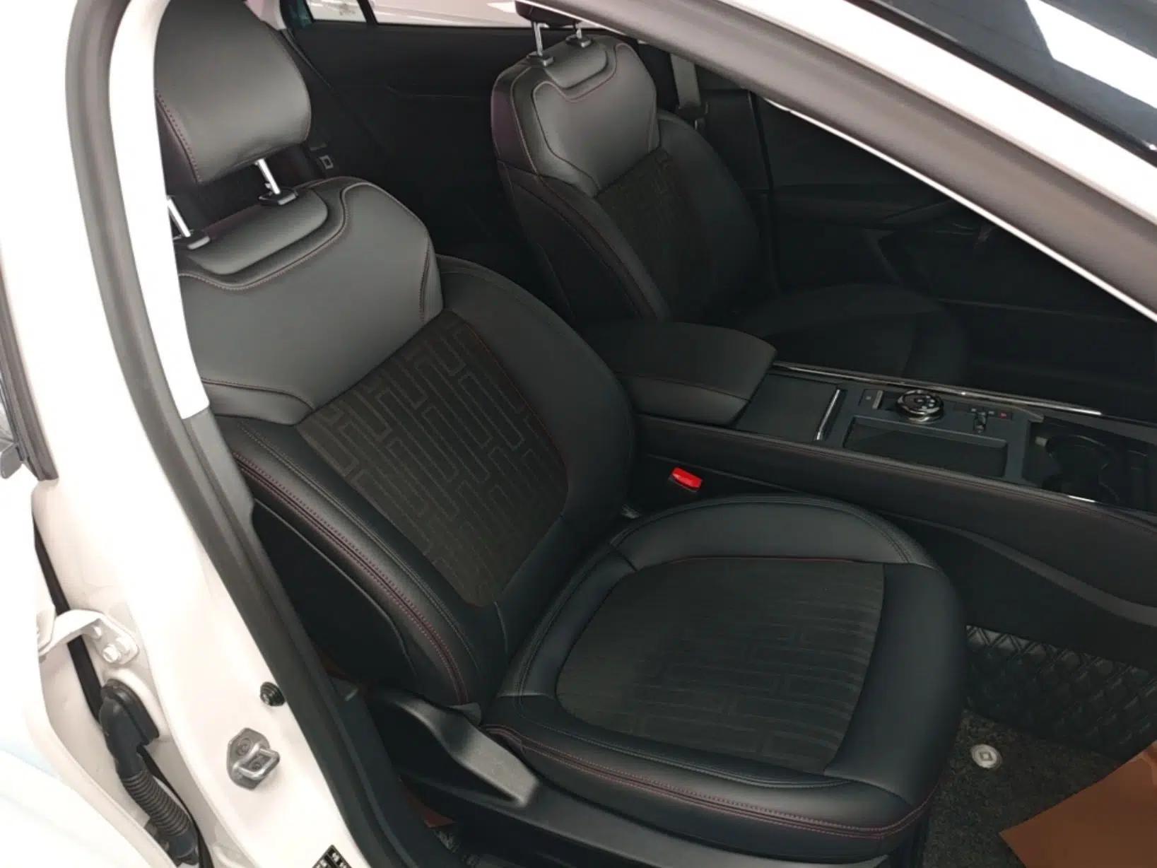 Ford Mondeo 2023 EcoBoost 245 Luxury Model — миниатюра 23