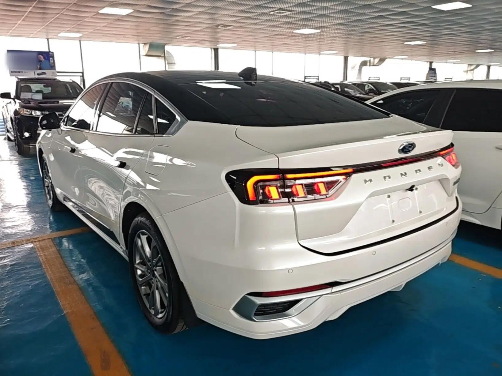Ford Mondeo 2023 EcoBoost 245 Luxury Model — миниатюра 4