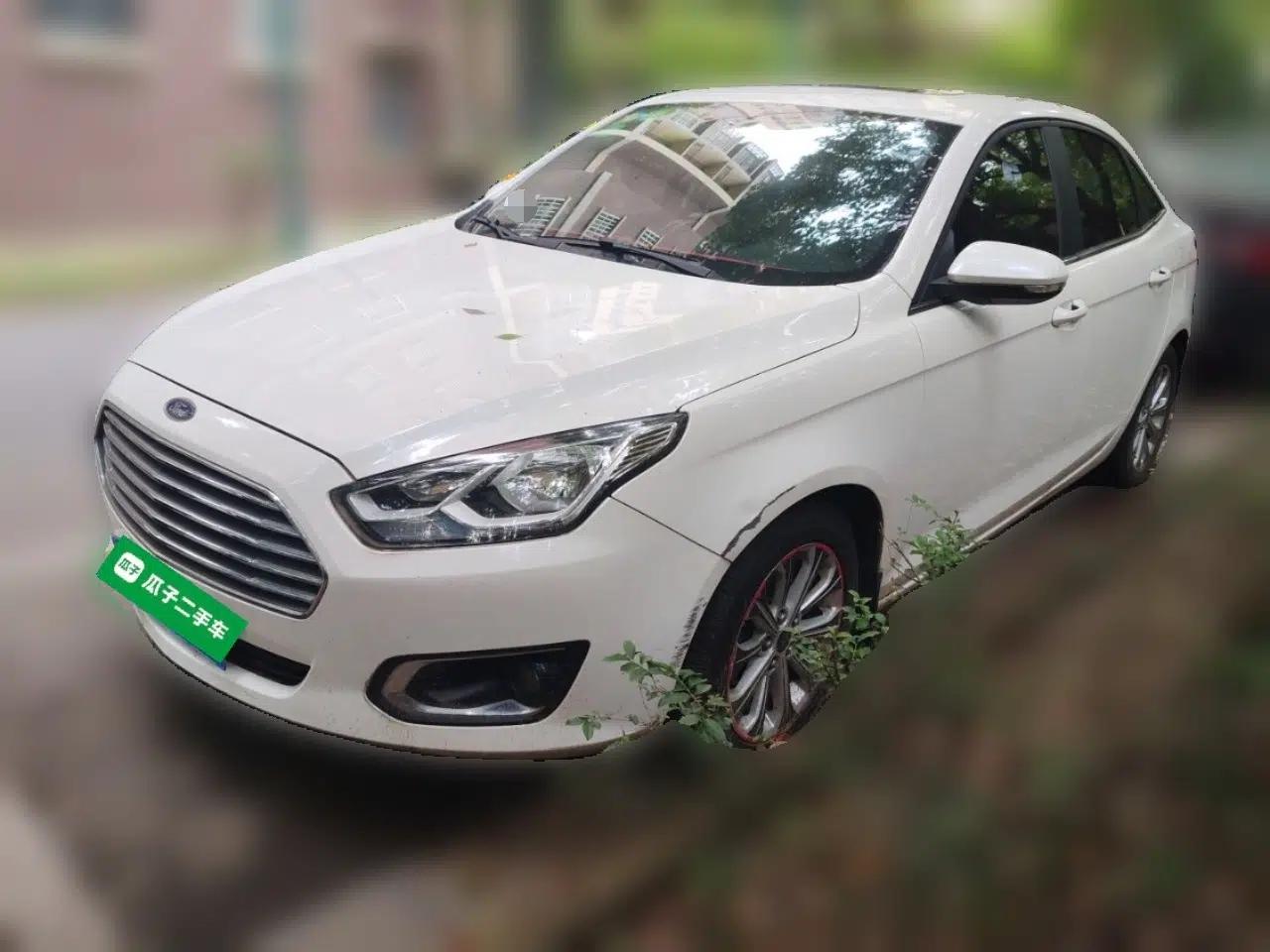 Ford Escort 2015 1.5L Automatic Fashion Model — миниатюра 1