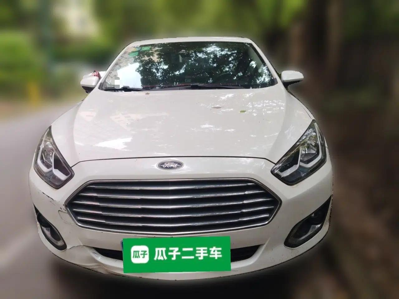 Ford Escort 2015 1.5L Automatic Fashion Model — миниатюра 2