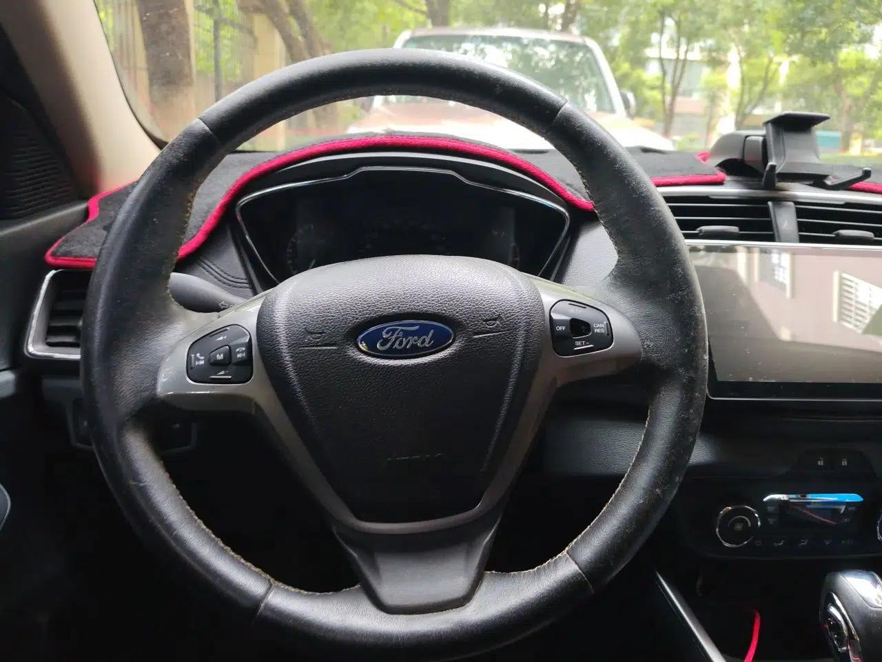 Ford Escort 2015 1.5L Automatic Fashion Model — миниатюра 11