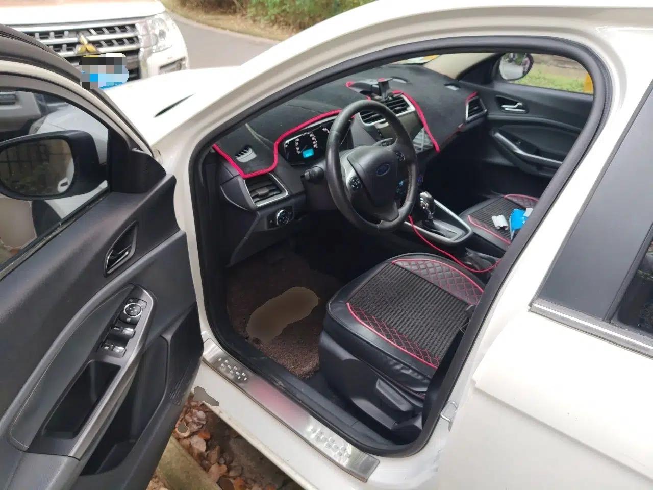 Ford Escort 2015 1.5L Automatic Fashion Model — миниатюра 17