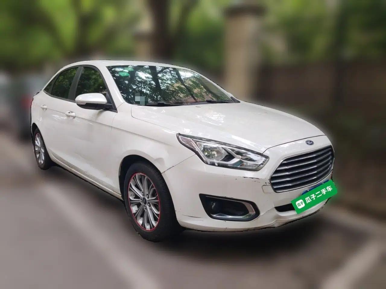Ford Escort 2015 1.5L Automatic Fashion Model — миниатюра 3