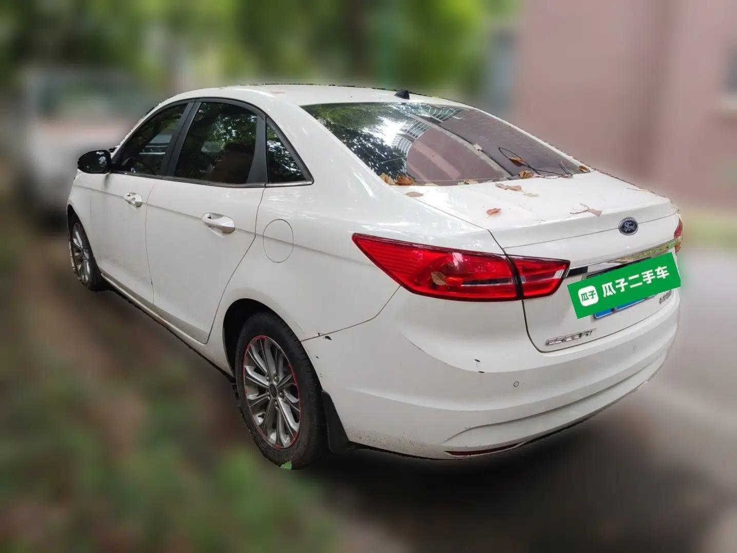 Ford Escort 2015 1.5L Automatic Fashion Model — миниатюра 4