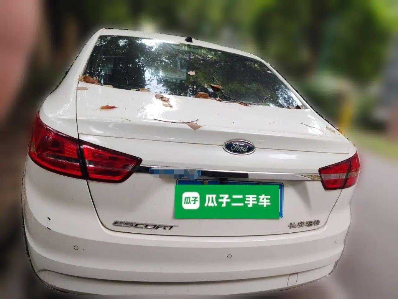 Ford Escort 2015 1.5L Automatic Fashion Model — миниатюра 5