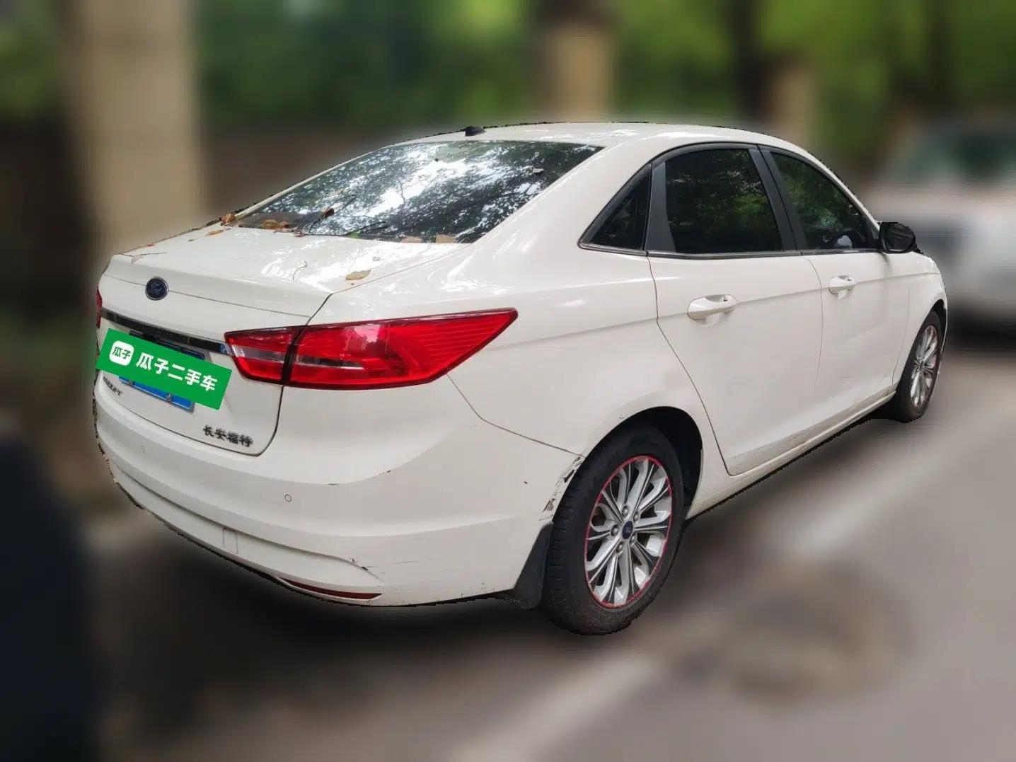 Ford Escort 2015 1.5L Automatic Fashion Model — миниатюра 6