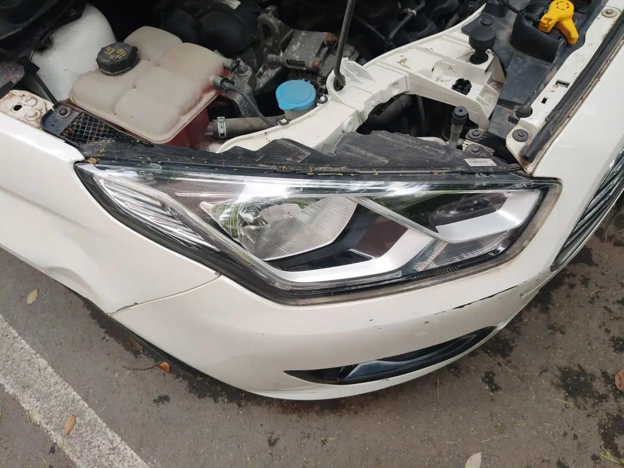 Ford Escort 2015 1.5L Automatic Fashion Model — миниатюра 7