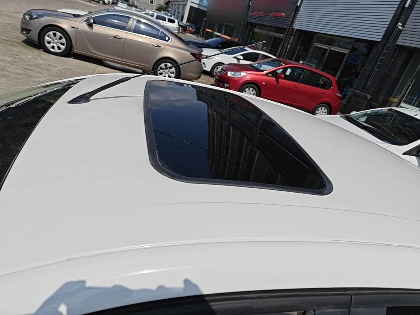 Ford Escort 2015 1.5L Manual Fashion Edition — миниатюра 11