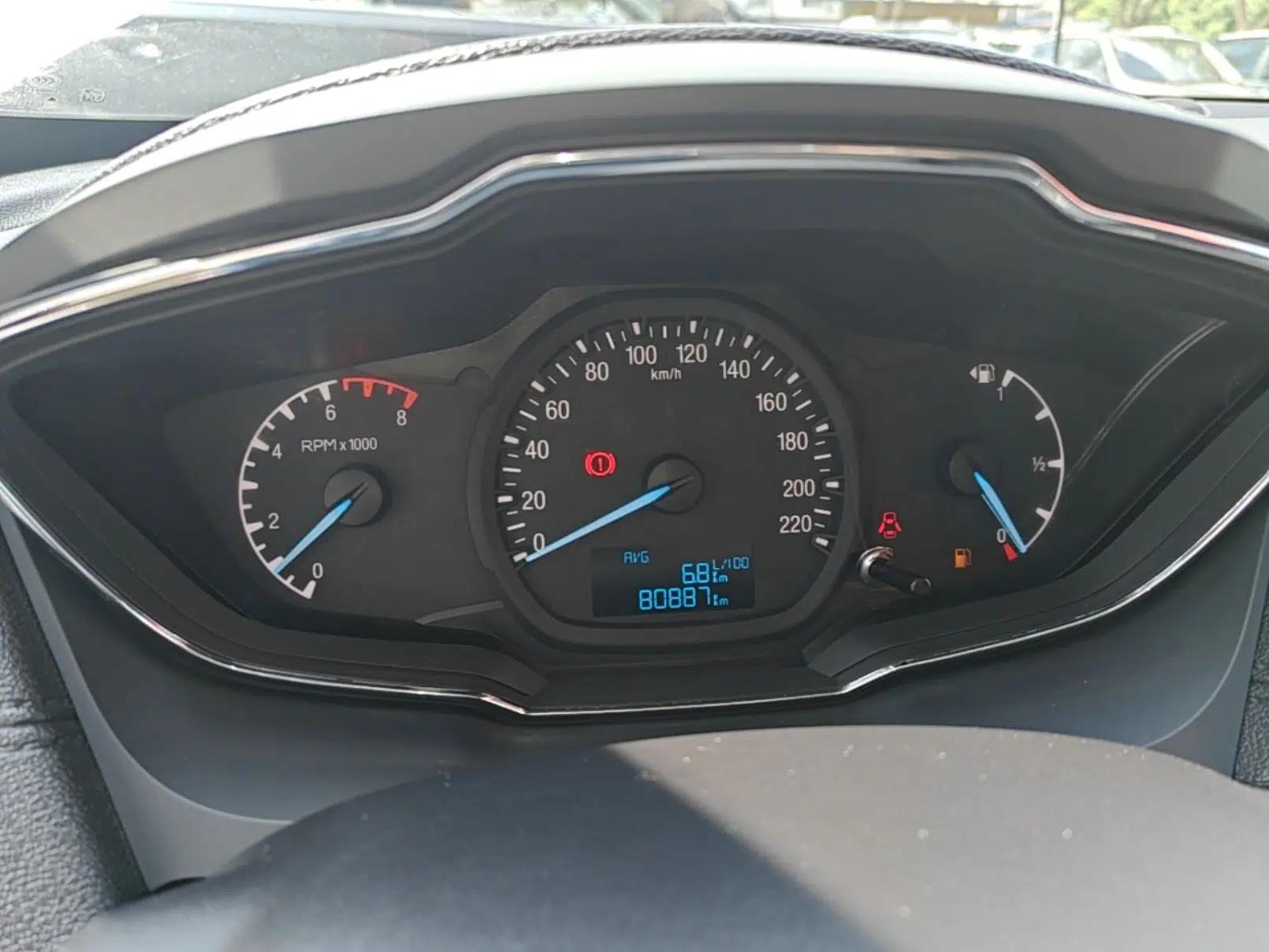 Ford Escort 2015 1.5L Manual Fashion Edition — миниатюра 15