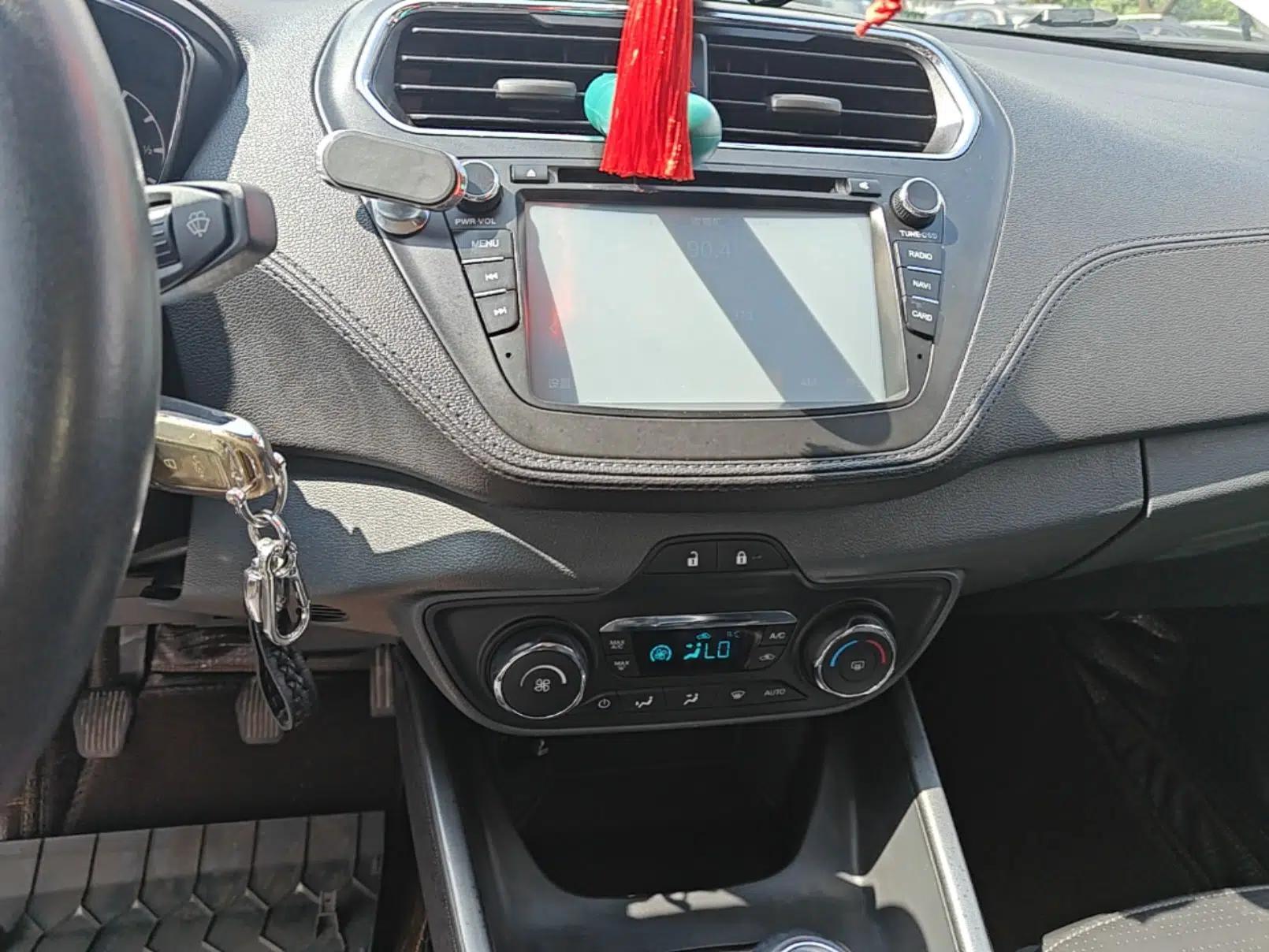 Ford Escort 2015 1.5L Manual Fashion Edition — миниатюра 16
