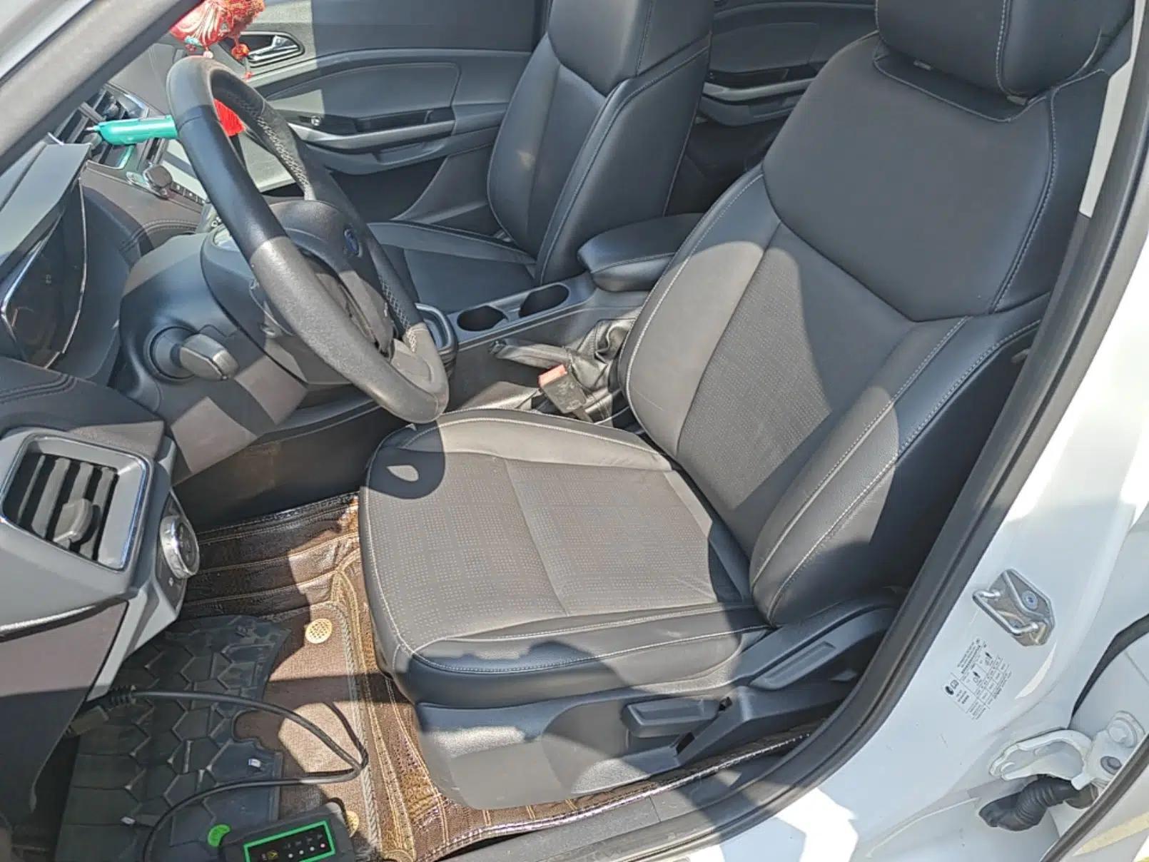 Ford Escort 2015 1.5L Manual Fashion Edition — миниатюра 18