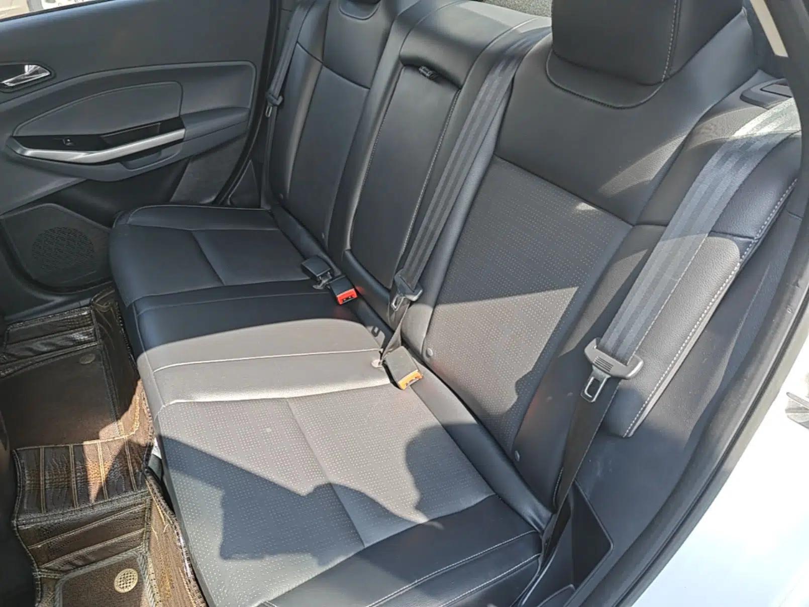 Ford Escort 2015 1.5L Manual Fashion Edition — миниатюра 20