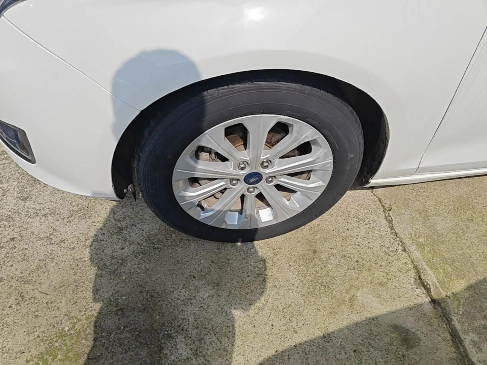 Ford Escort 2015 1.5L Manual Fashion Edition — миниатюра 8
