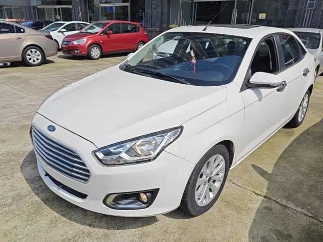 Ford Escort 2015 1.5L Manual Fashion Edition