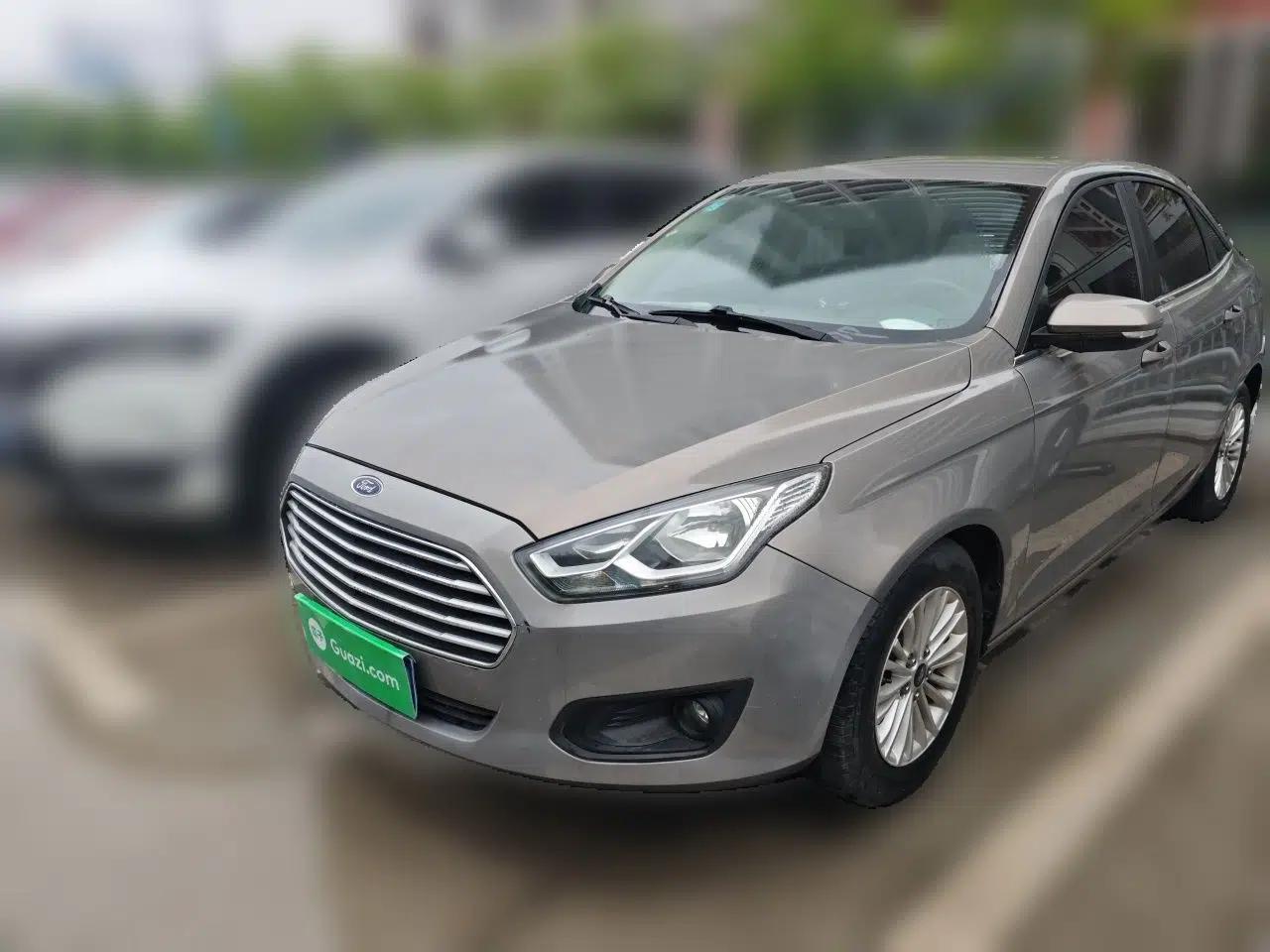 Ford Escort 2015 1.5L Manual Comfort Model — миниатюра 1