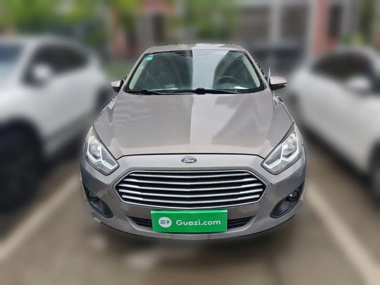 Ford Escort 2015 1.5L Manual Comfort Model — миниатюра 2