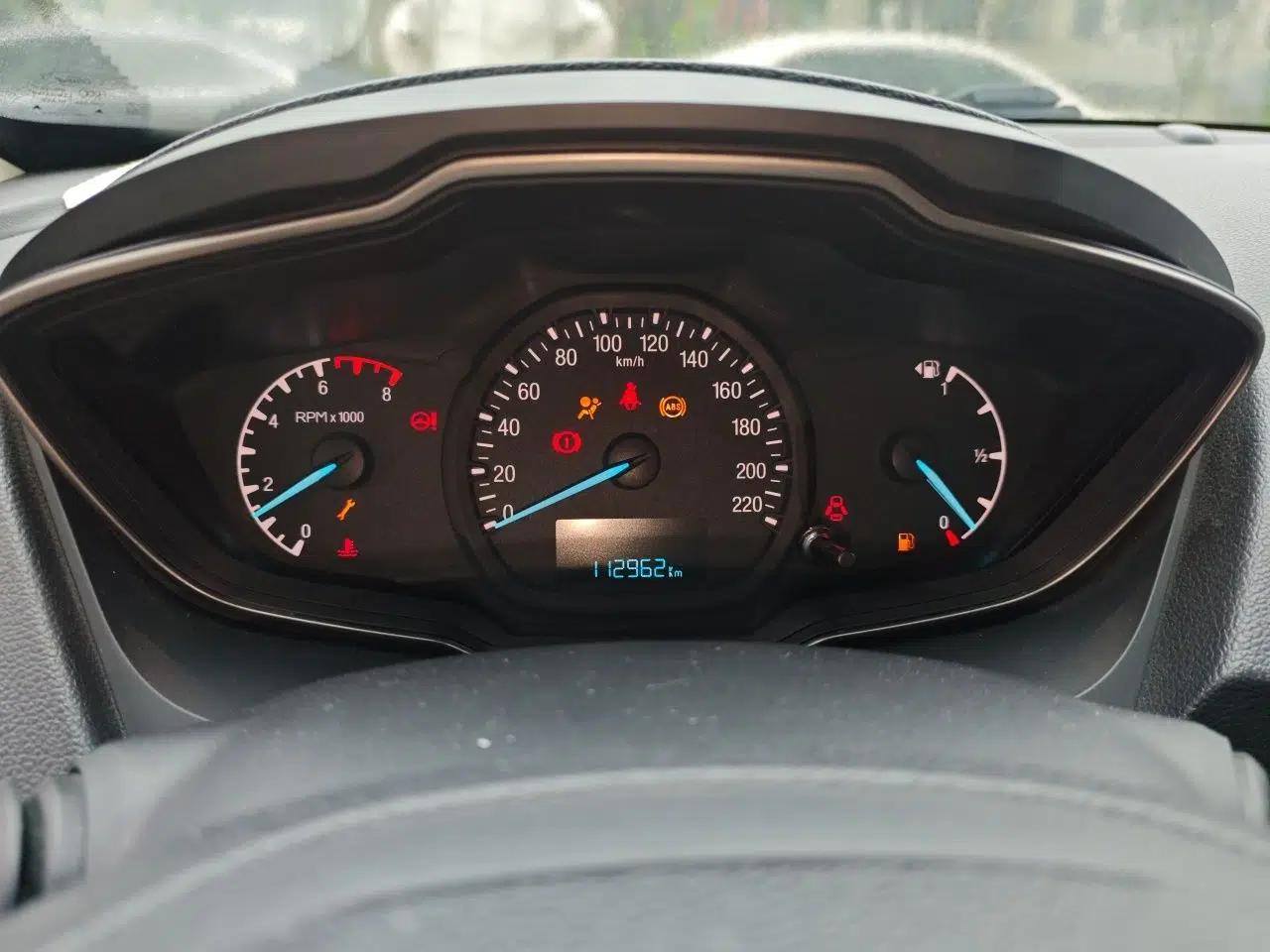 Ford Escort 2015 1.5L Manual Comfort Model — миниатюра 12