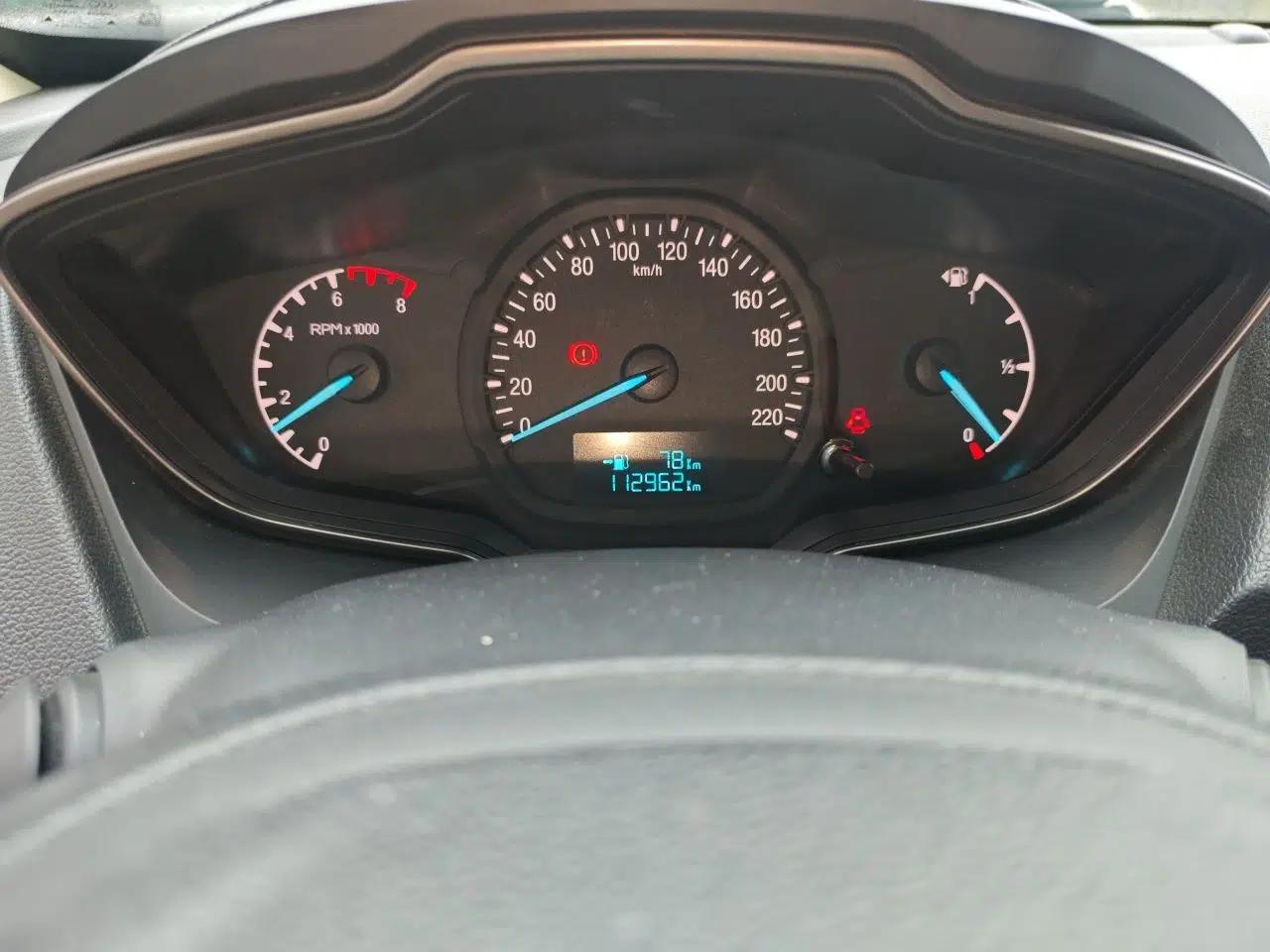 Ford Escort 2015 1.5L Manual Comfort Model — миниатюра 13