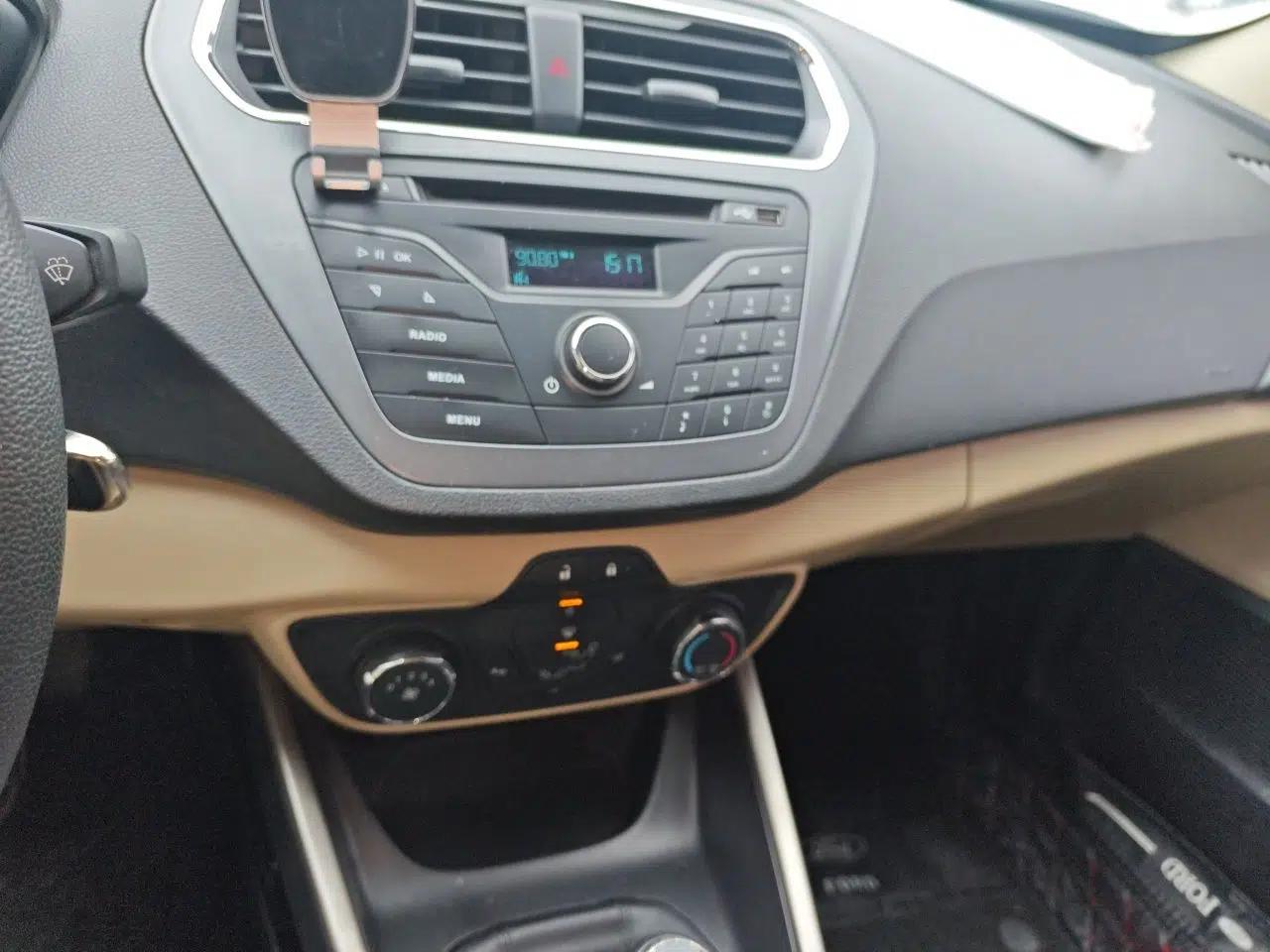 Ford Escort 2015 1.5L Manual Comfort Model — миниатюра 14