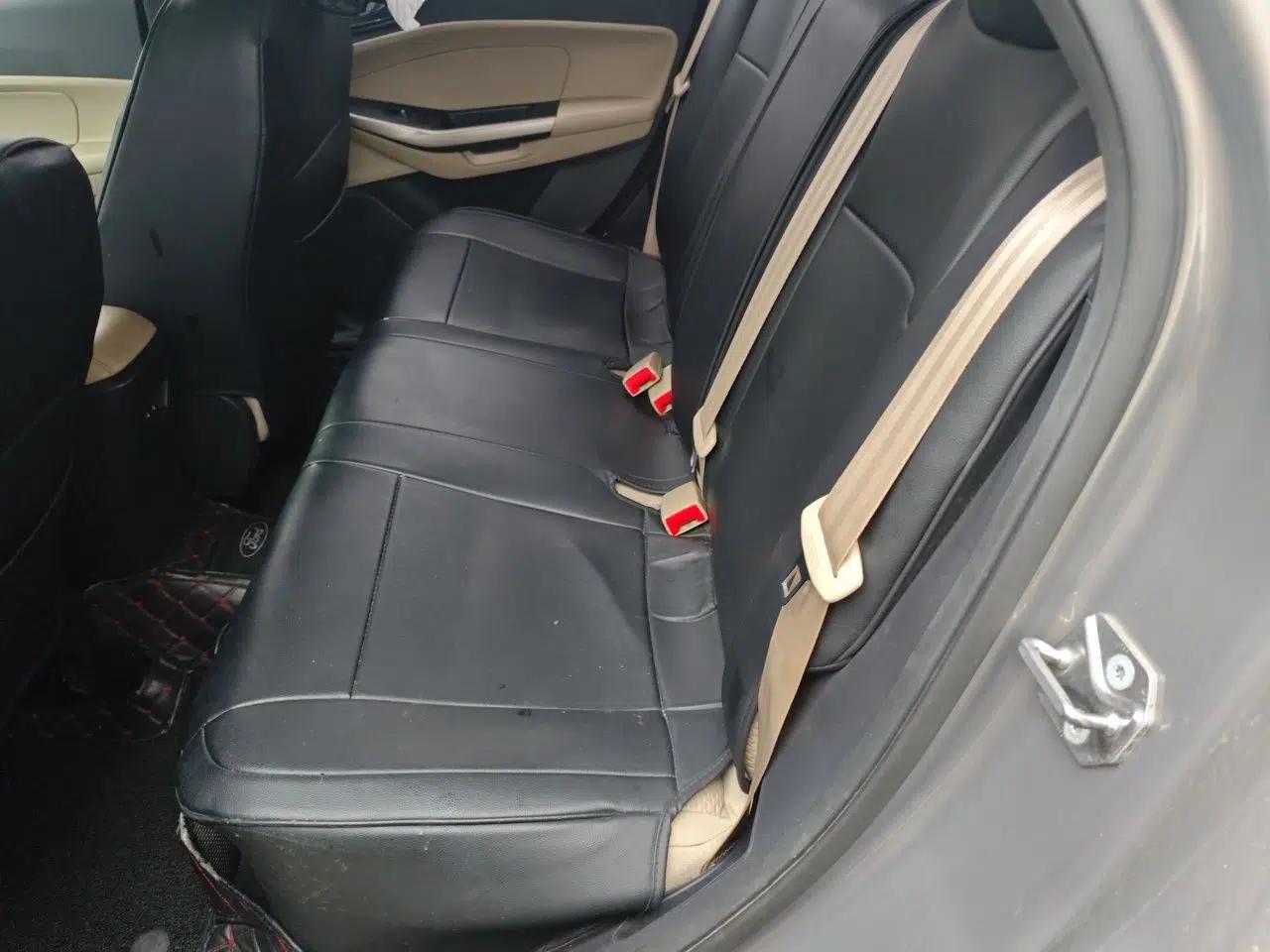 Ford Escort 2015 1.5L Manual Comfort Model — миниатюра 18