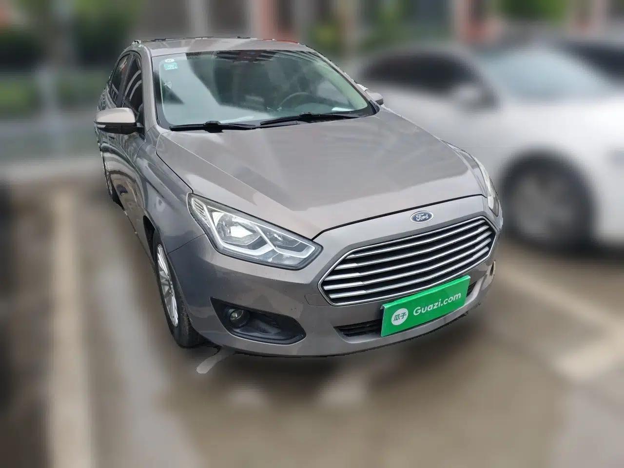 Ford Escort 2015 1.5L Manual Comfort Model — миниатюра 3