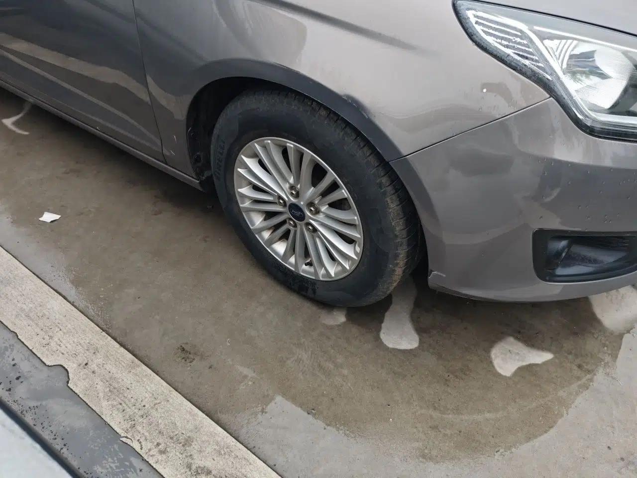 Ford Escort 2015 1.5L Manual Comfort Model — миниатюра 8