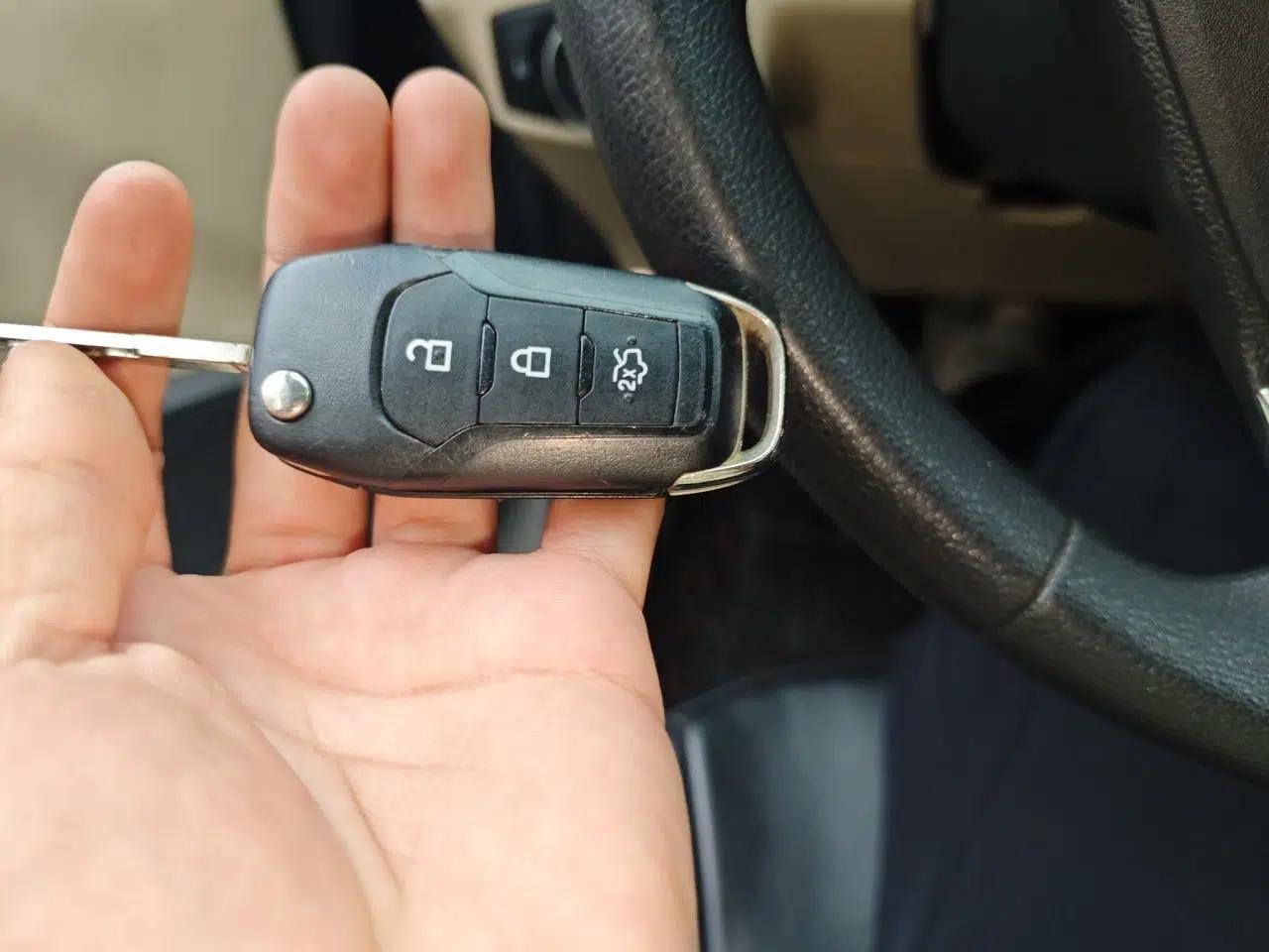 Ford Escort 2015 1.5L Manual Comfort Model — миниатюра 9