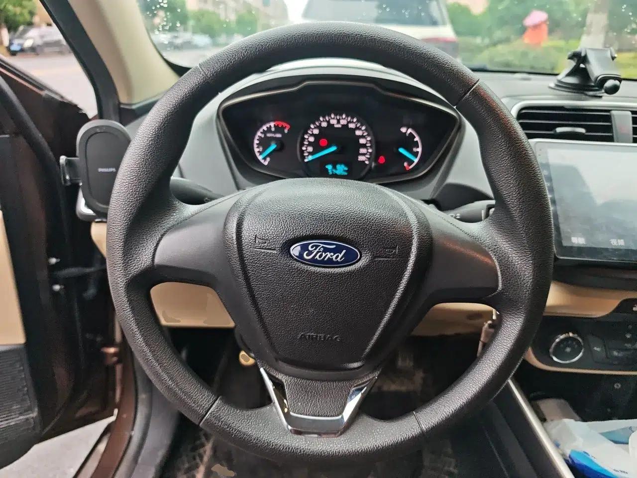 Ford Escort 2017 Revised Version 1.5L Manual Comfort Edition — миниатюра 11