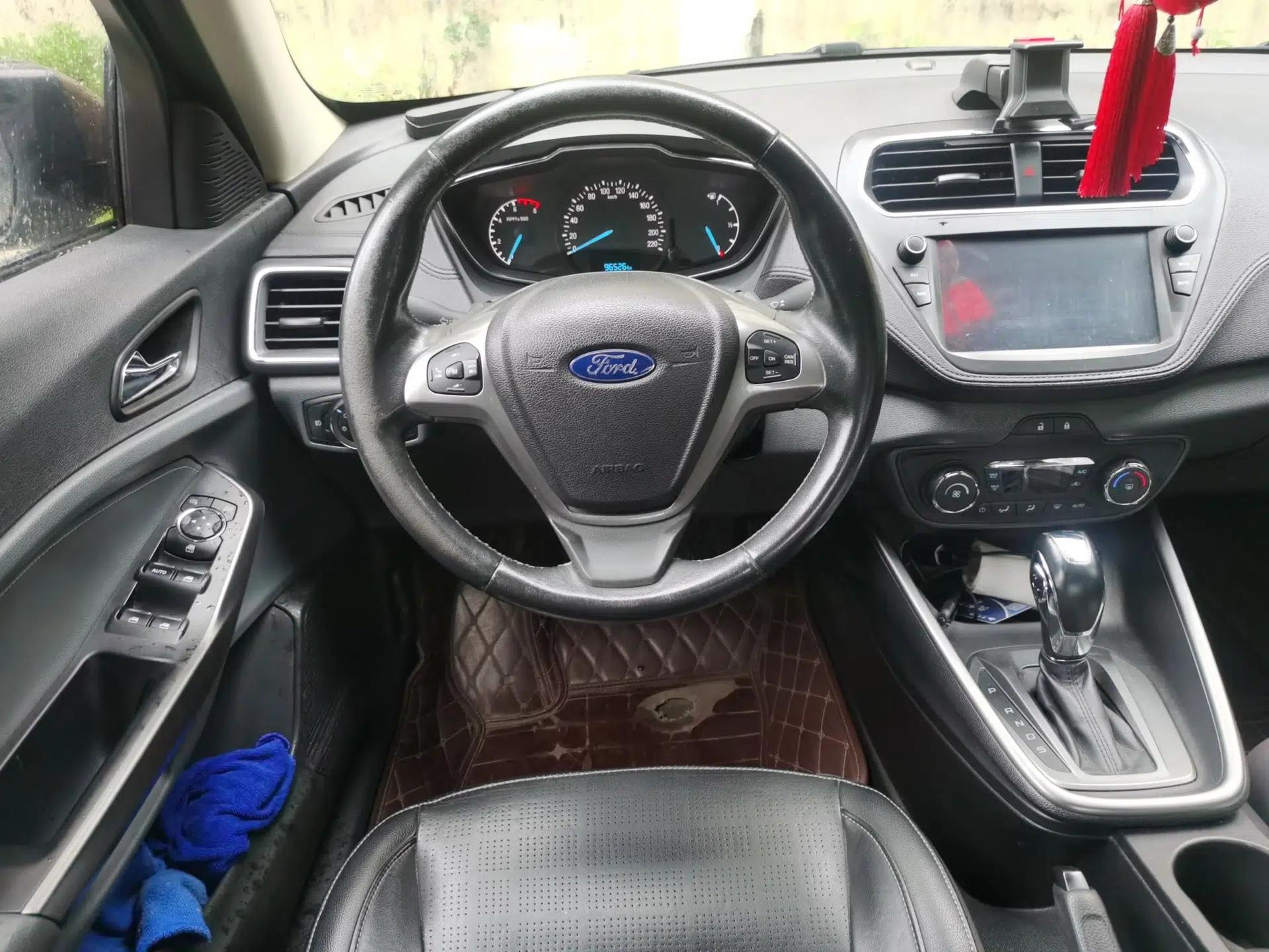 Ford Escort 2015 1.5L Automatic Fashion Model — миниатюра 11