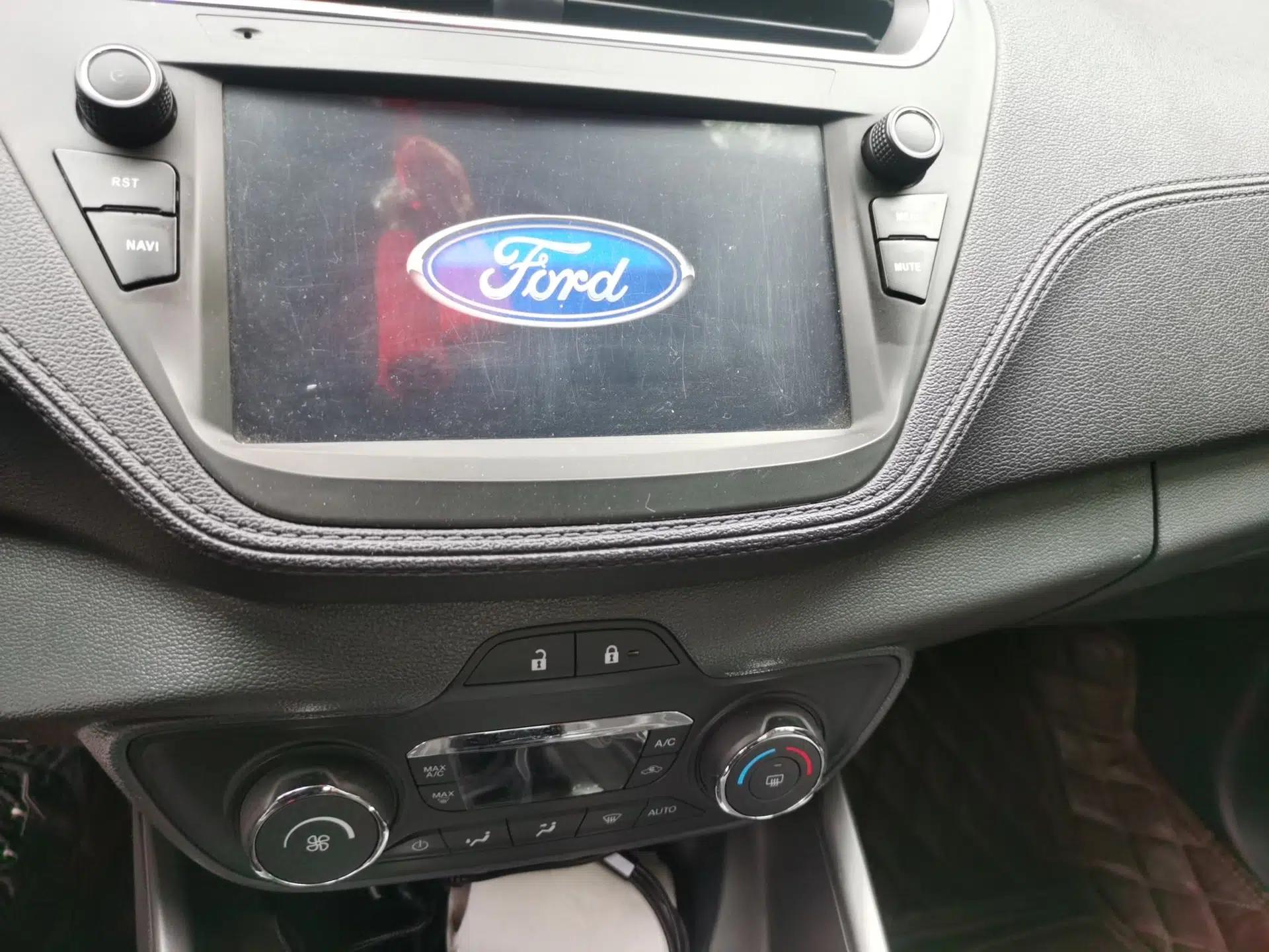 Ford Escort 2015 1.5L Automatic Fashion Model — миниатюра 14