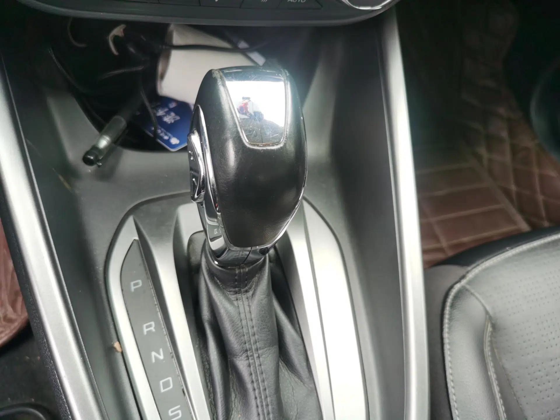 Ford Escort 2015 1.5L Automatic Fashion Model — миниатюра 15