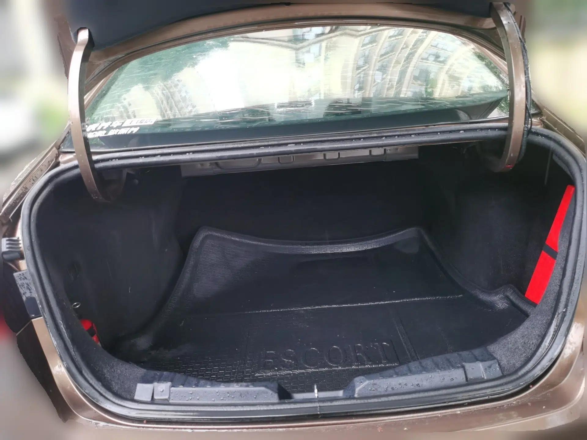 Ford Escort 2015 1.5L Automatic Fashion Model — миниатюра 20