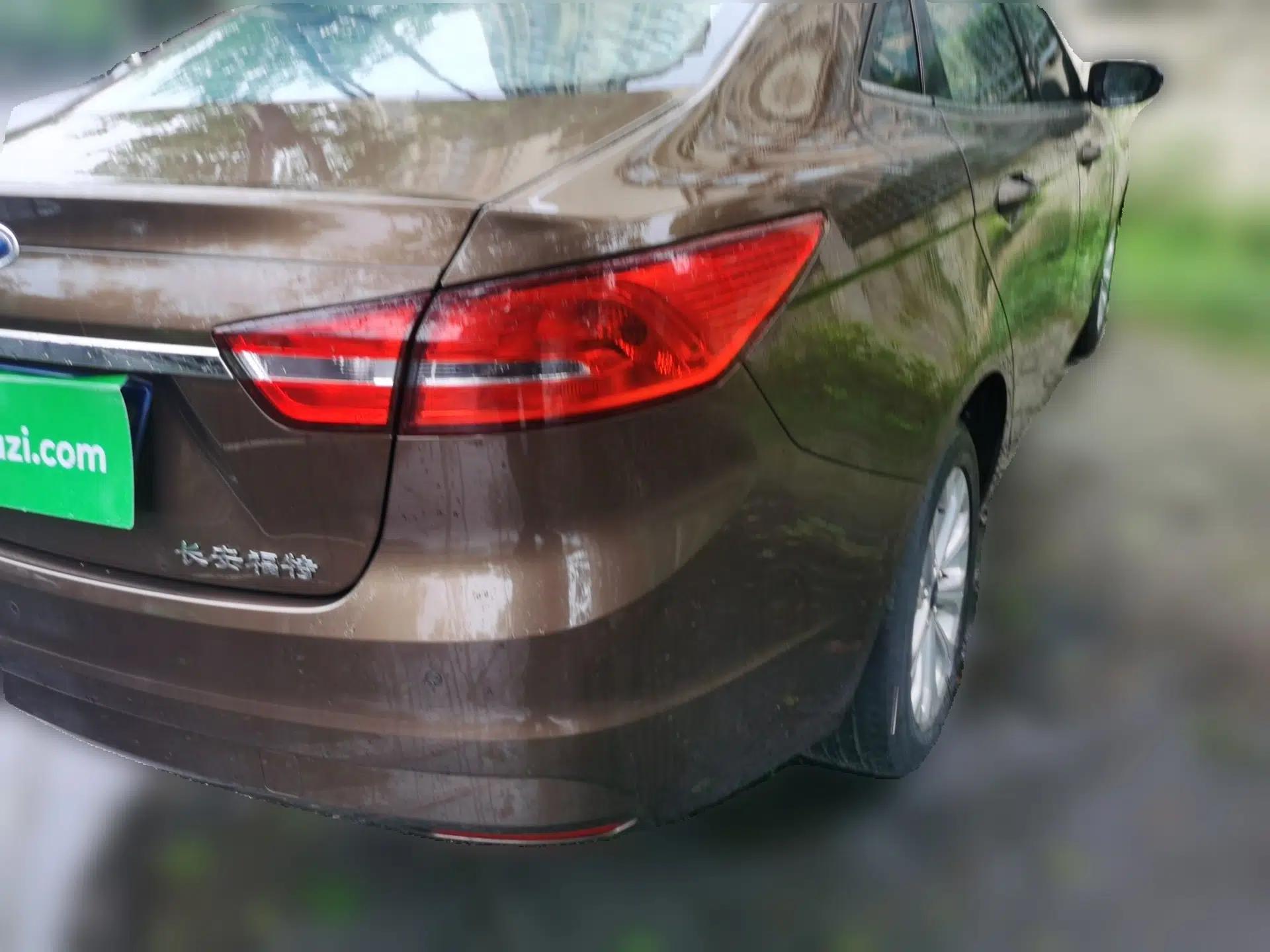 Ford Escort 2015 1.5L Automatic Fashion Model — миниатюра 6