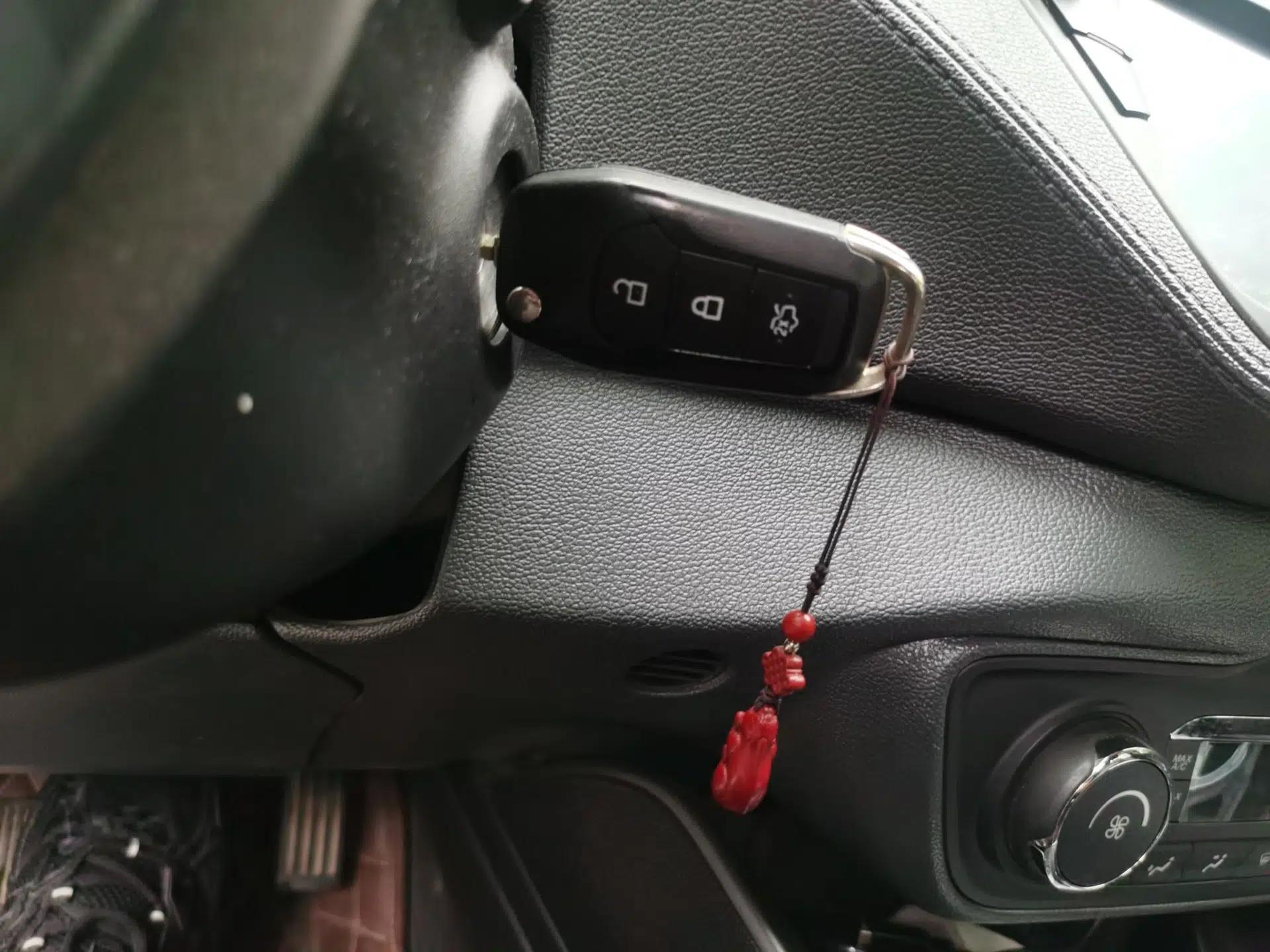 Ford Escort 2015 1.5L Automatic Fashion Model — миниатюра 9