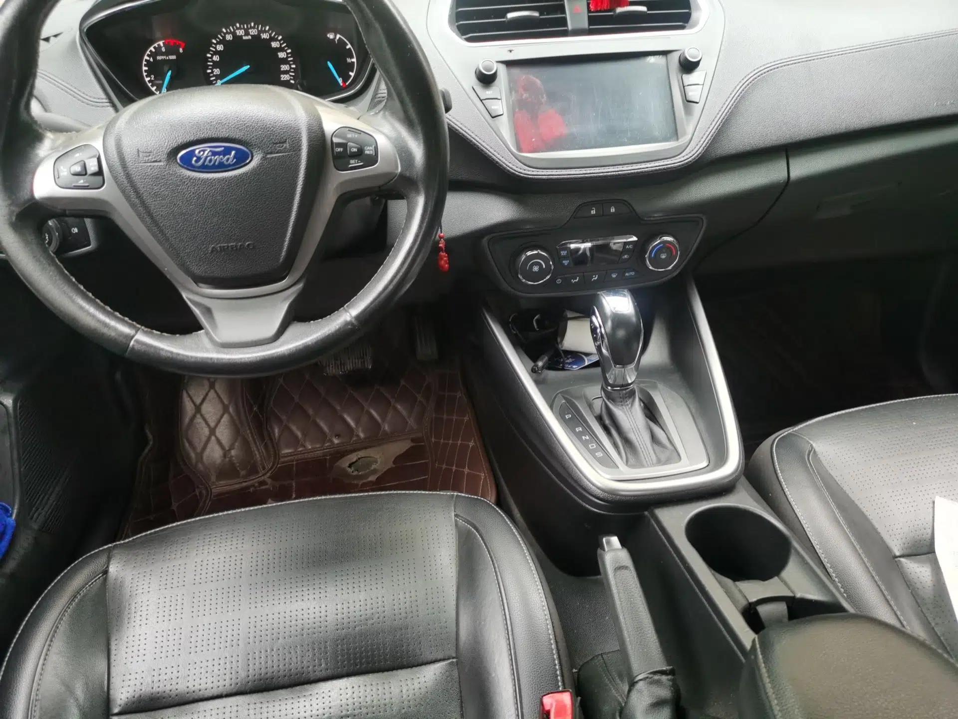 Ford Escort 2015 1.5L Automatic Fashion Model — миниатюра 10