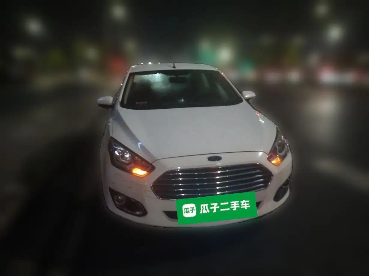 Ford Escort 2015 1.5L Automatic Comfort Edition — миниатюра 1
