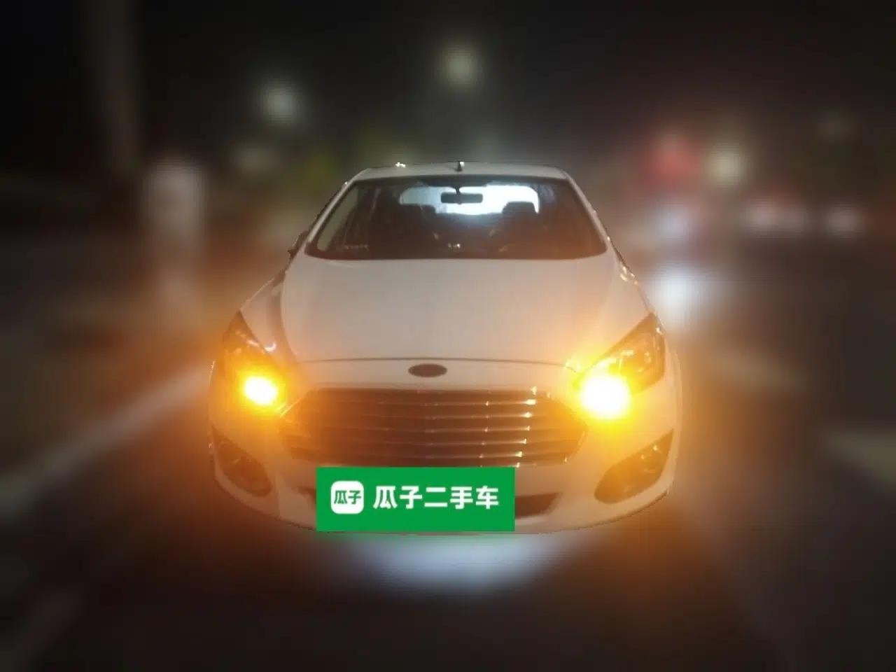 Ford Escort 2015 1.5L Automatic Comfort Edition — миниатюра 2