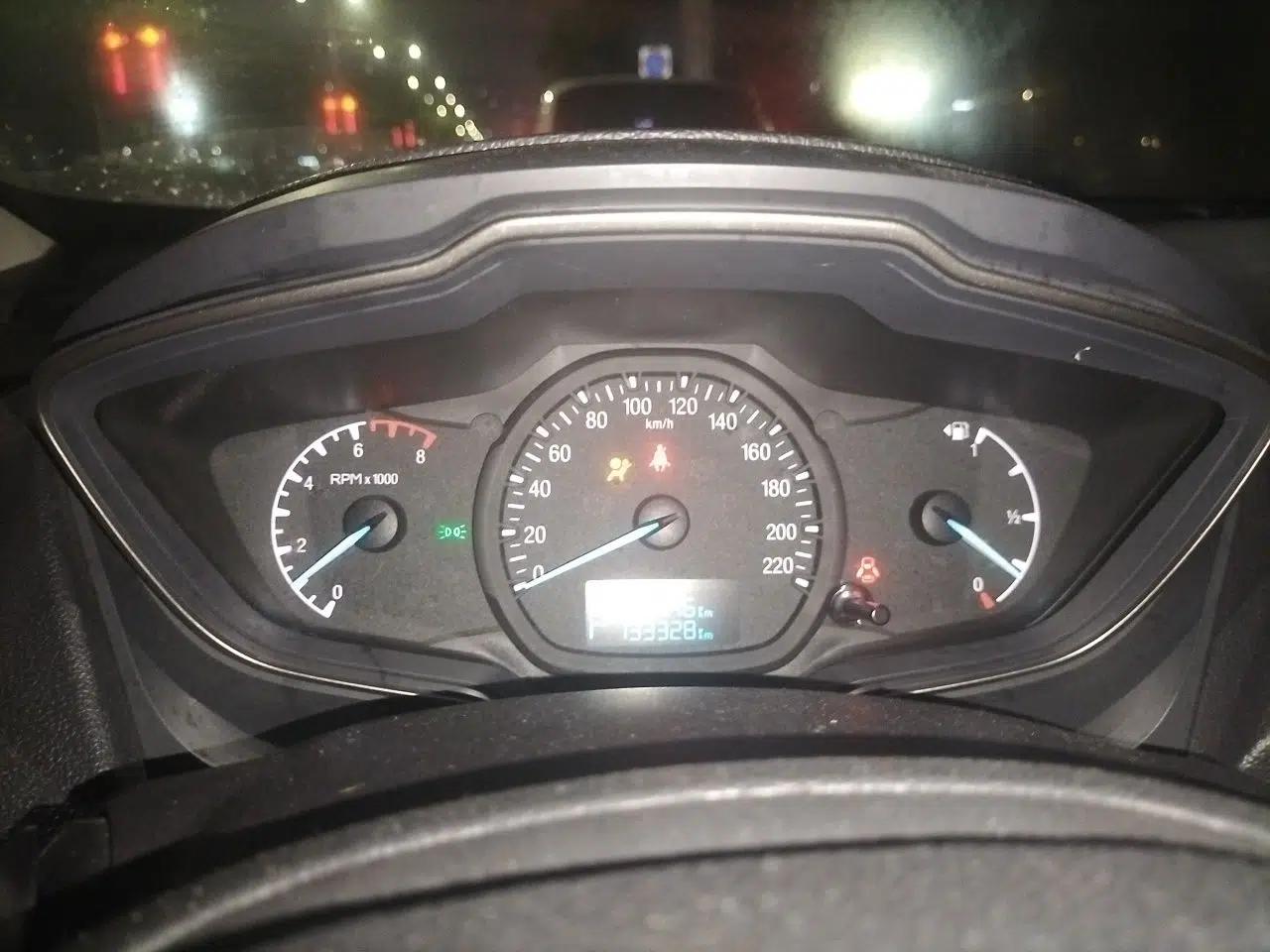 Ford Escort 2015 1.5L Automatic Comfort Edition — миниатюра 12