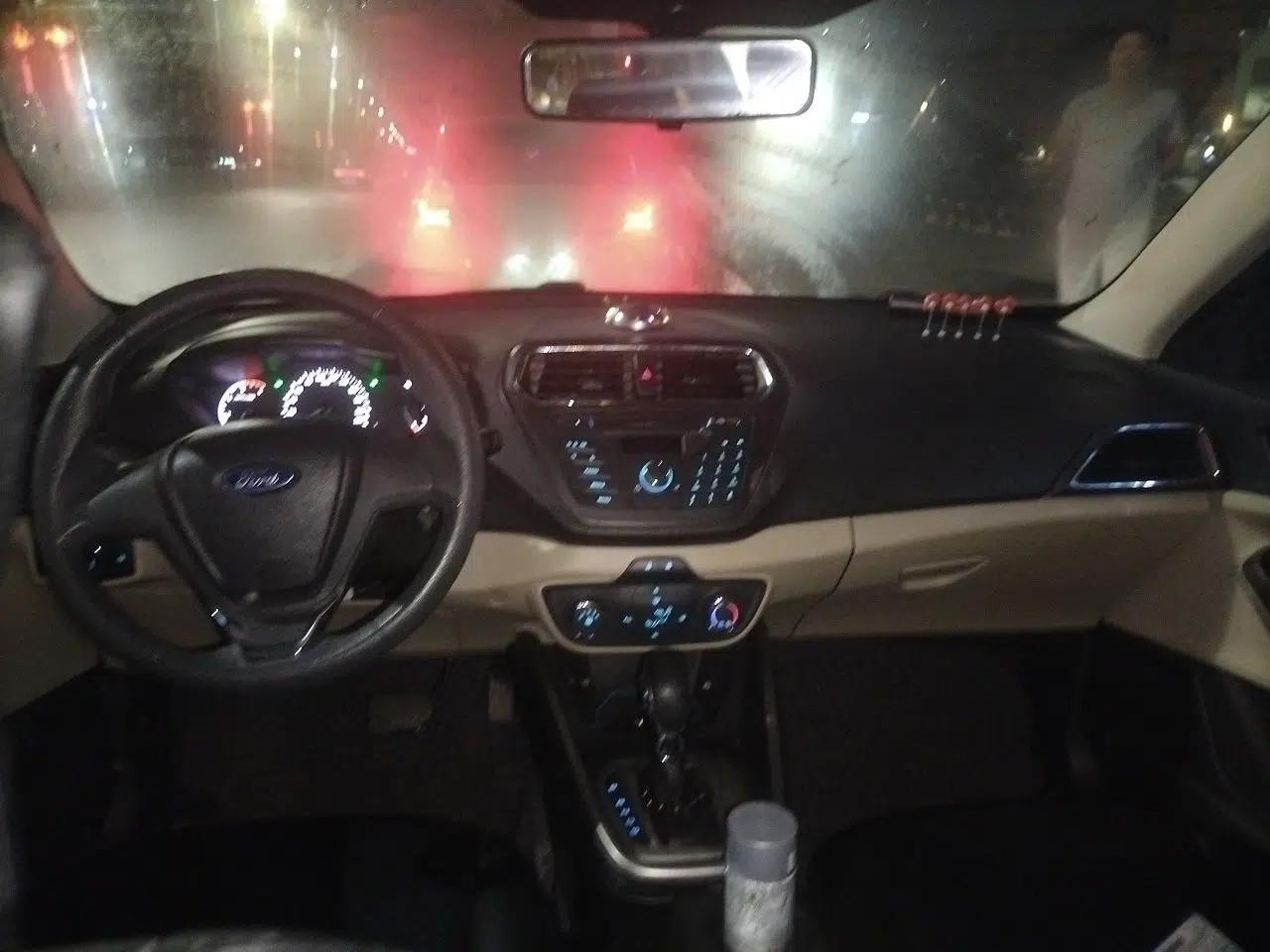 Ford Escort 2015 1.5L Automatic Comfort Edition — миниатюра 19