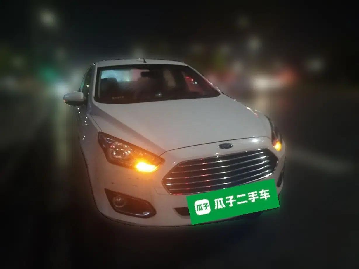 Ford Escort 2015 1.5L Automatic Comfort Edition — миниатюра 3