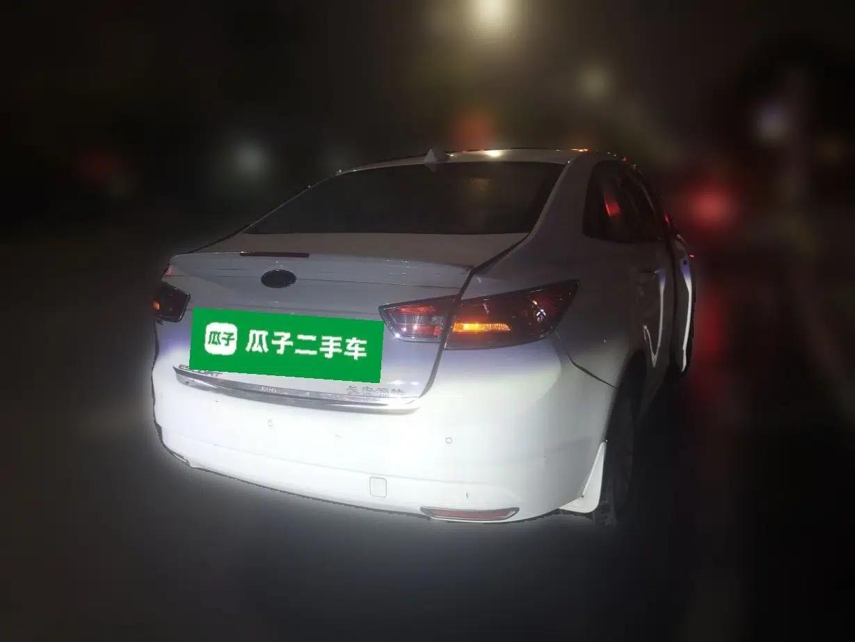 Ford Escort 2015 1.5L Automatic Comfort Edition — миниатюра 6