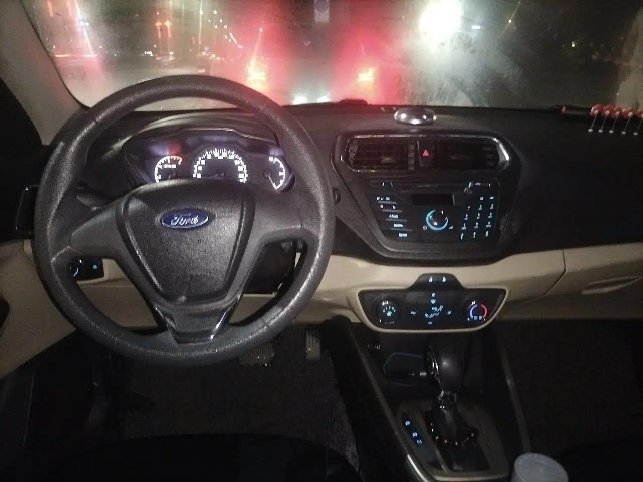 Ford Escort 2015 1.5L Automatic Comfort Edition — миниатюра 10