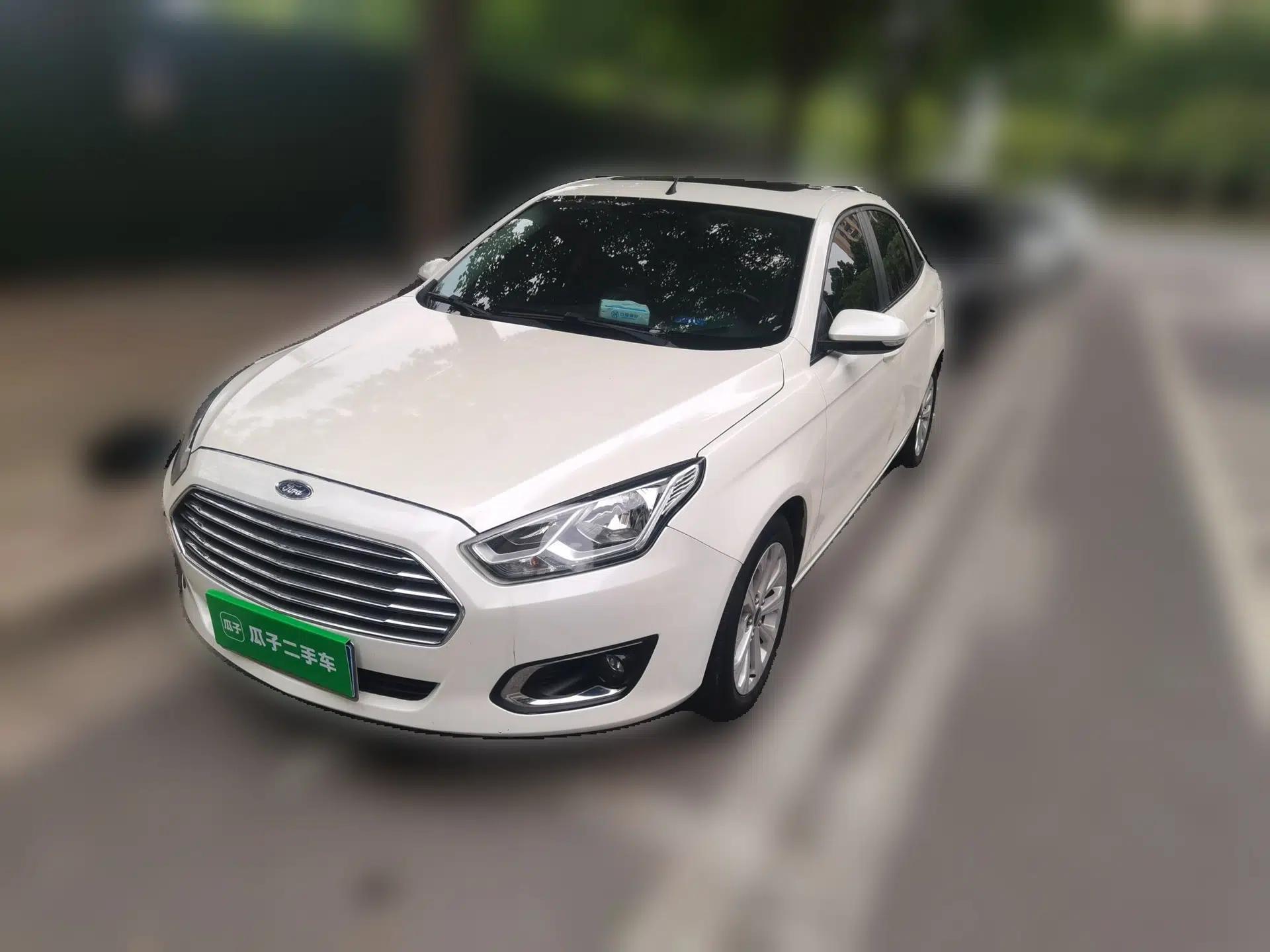 Ford Escort 2015 1.5L Automatic Fashion Model — миниатюра 1