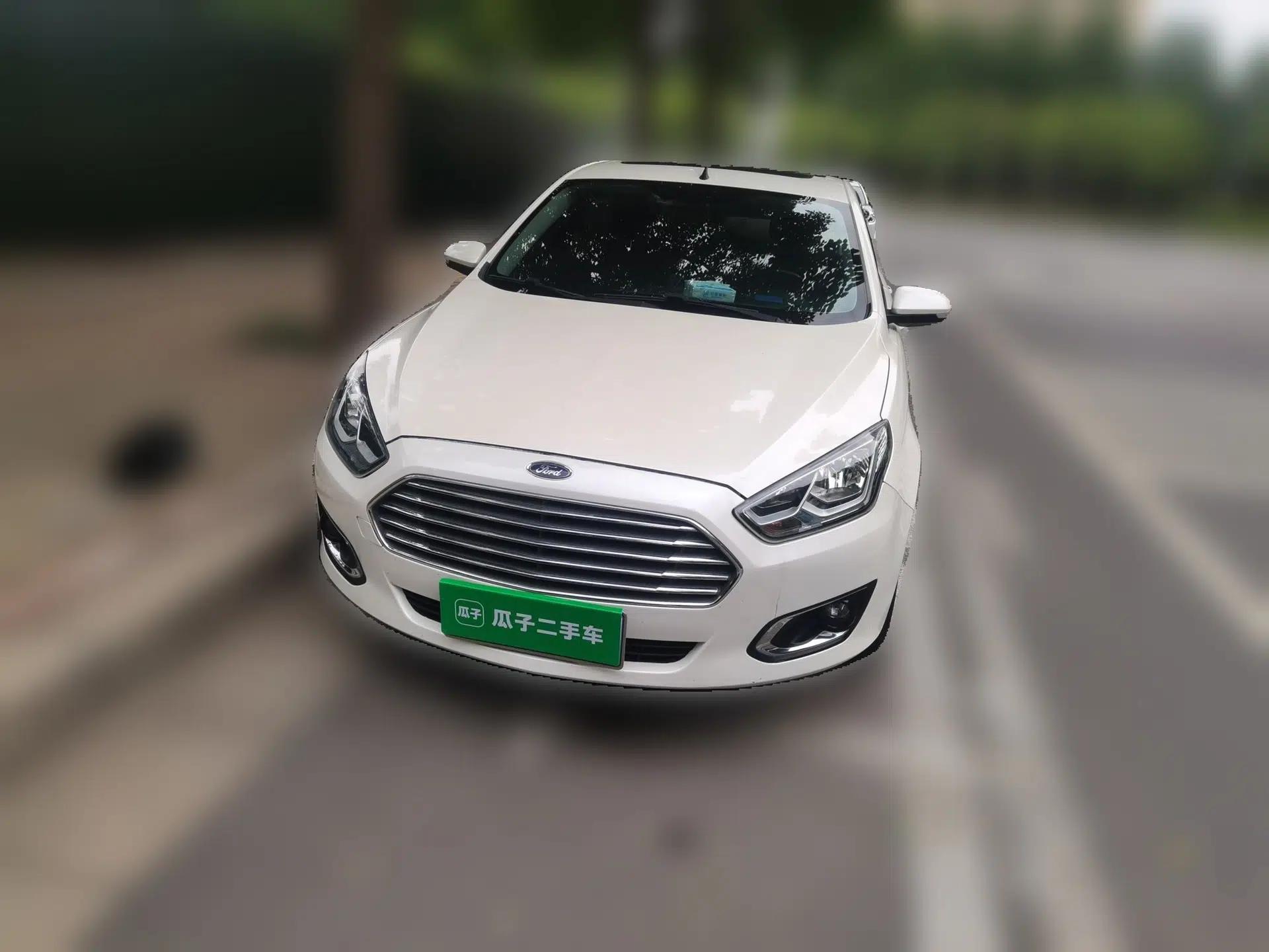 Ford Escort 2015 1.5L Automatic Fashion Model — миниатюра 2