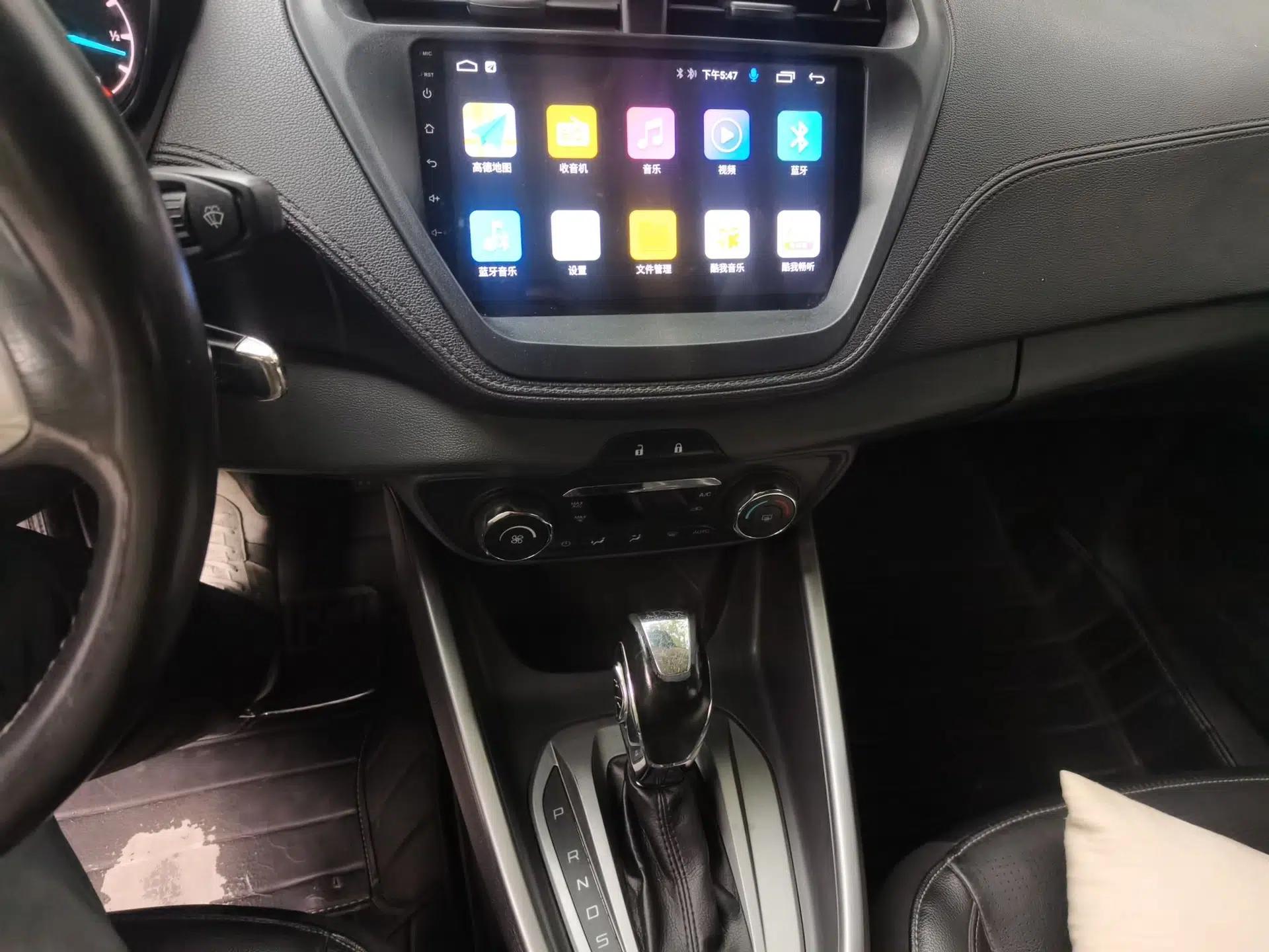 Ford Escort 2015 1.5L Automatic Fashion Model — миниатюра 14