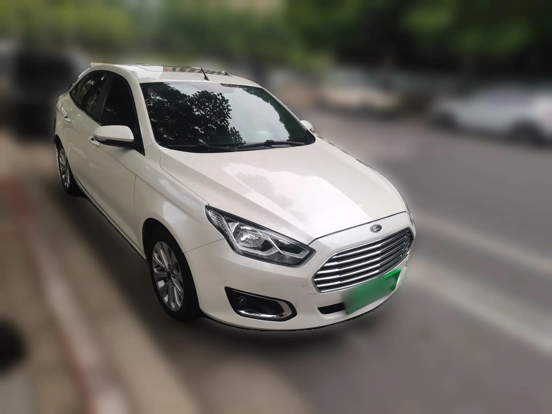 Ford Escort 2015 1.5L Automatic Fashion Model — миниатюра 3