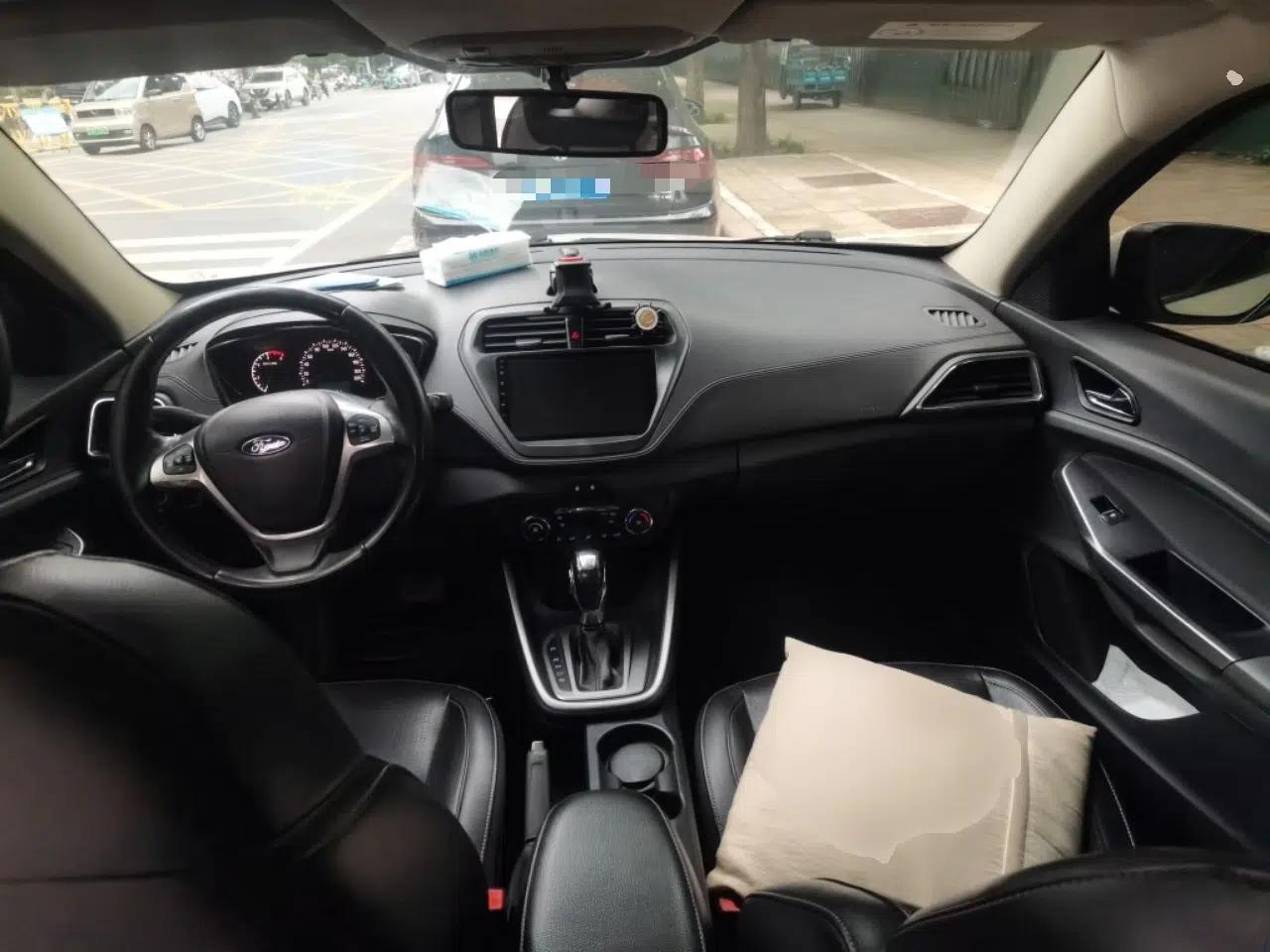 Ford Escort 2015 1.5L Automatic Fashion Model — миниатюра 10