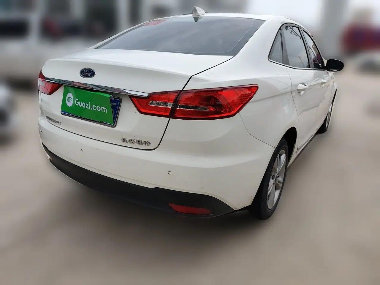 Ford Escort 2019 Revised Version 1.5L Automatic Enjoyment Type China VI Standard — миниатюра 6